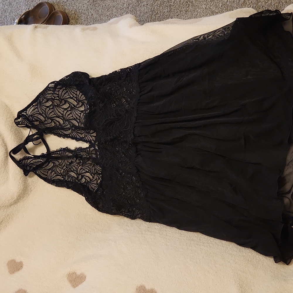 Black lace nightie w thong